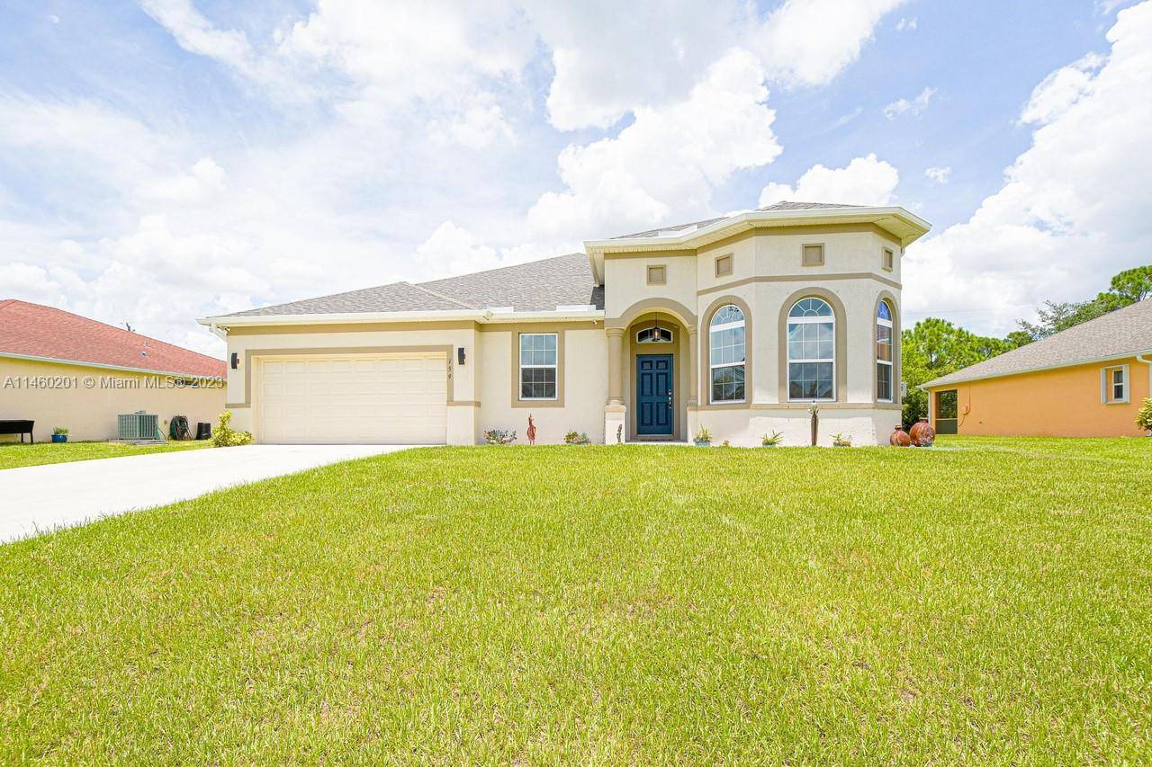 Beautiful and spacious property located in the port st lucie area it's a must see.
