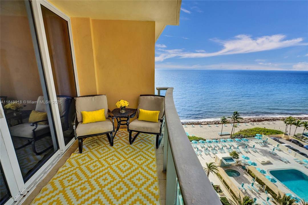 Welcome to this bright and spacious residence with a breathtaking views of the ocean and pool area an exceptional opportunity !
