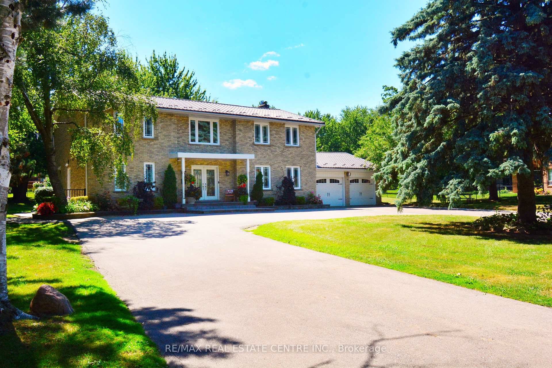 Luxurious Executive Estate Home For Sale 17 Crescent Hill Dr S.