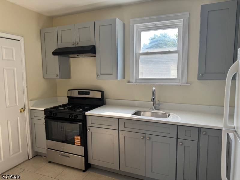 Location, location ! Spacious 5 bedroom apartment on 2 floors 2nd and 3rd.