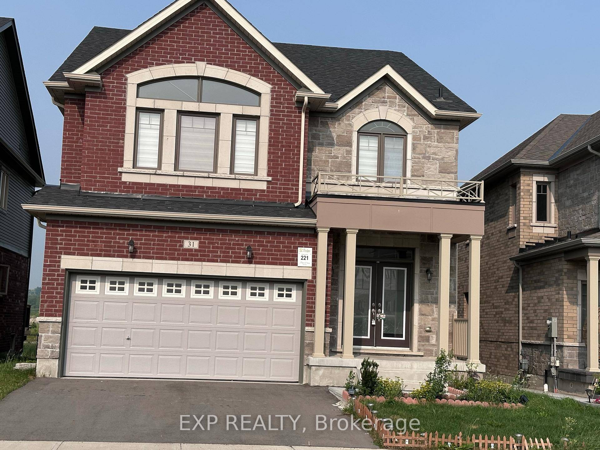 Beautifully Maintained 4 Bedroom Detached Home.