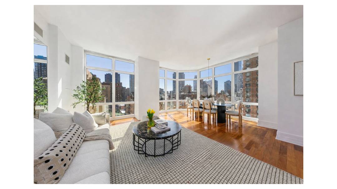 JUST LISTED ! SUN SOAKED triple mint 1480SF SOUTH EAST corner 2 Bedrooms 2.