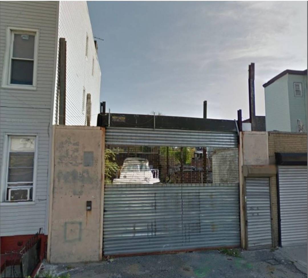 Prime Vacant Lot in East New York !
