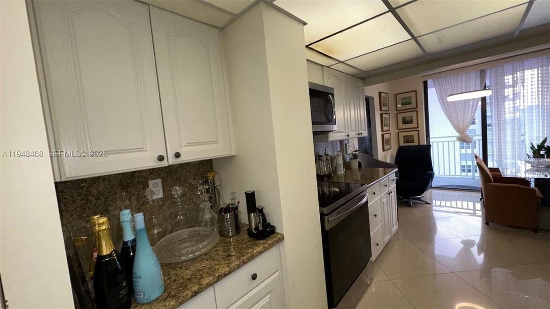 BREATHTAKING PANORAMIC OCEAN amp ; CITY VIEWS.