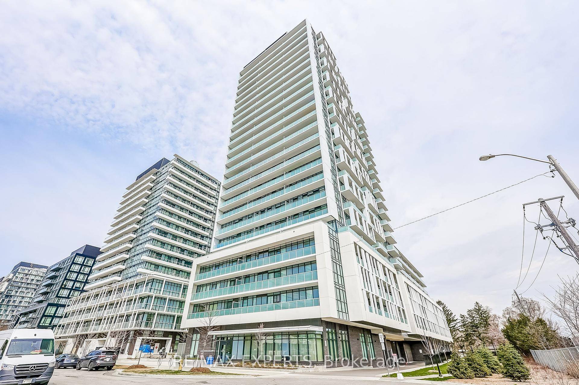 Welcome to Verde Condo by Fairview Mall !
