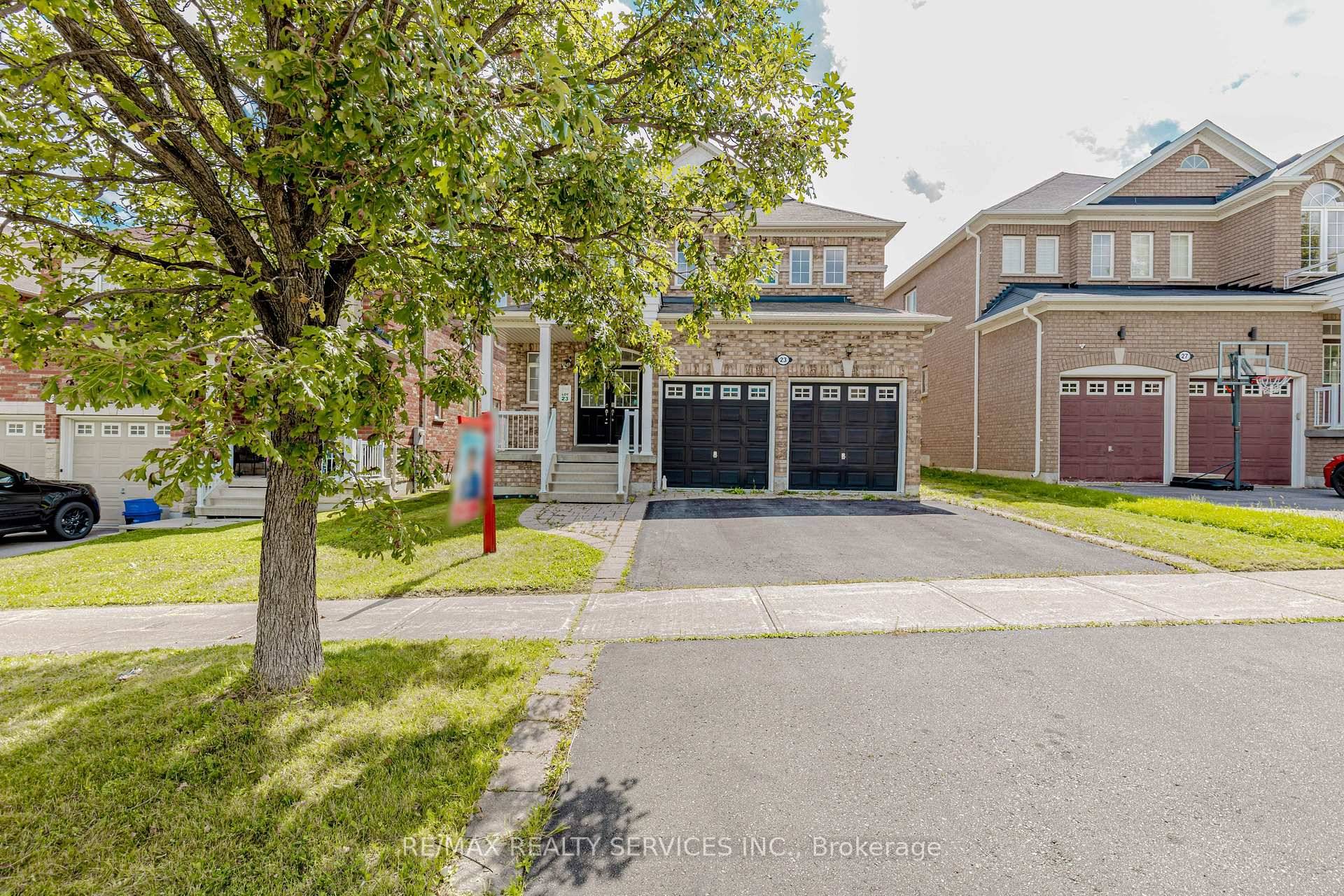 Welcome to this stunning, fully remodeled executive home on a premium lot in the heart of Thornhill Woods one of Vaughans most sought after communities !