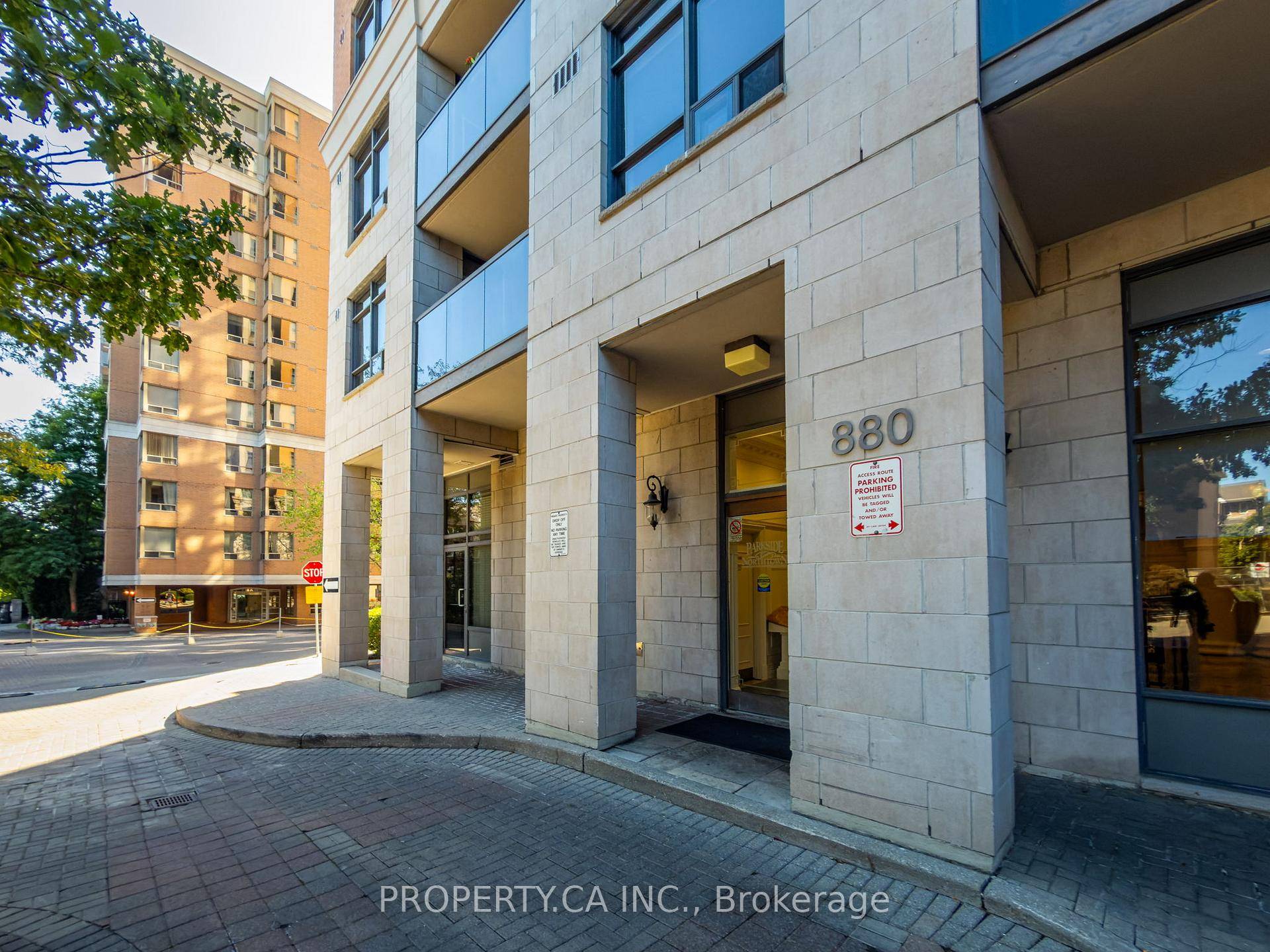 With 1, 497 sq ft see virtual tour for floor plan, 9' ceilings, amp ; an unusual two story high balcony offering unobstructed views of tree lined streets, this Tridel ...