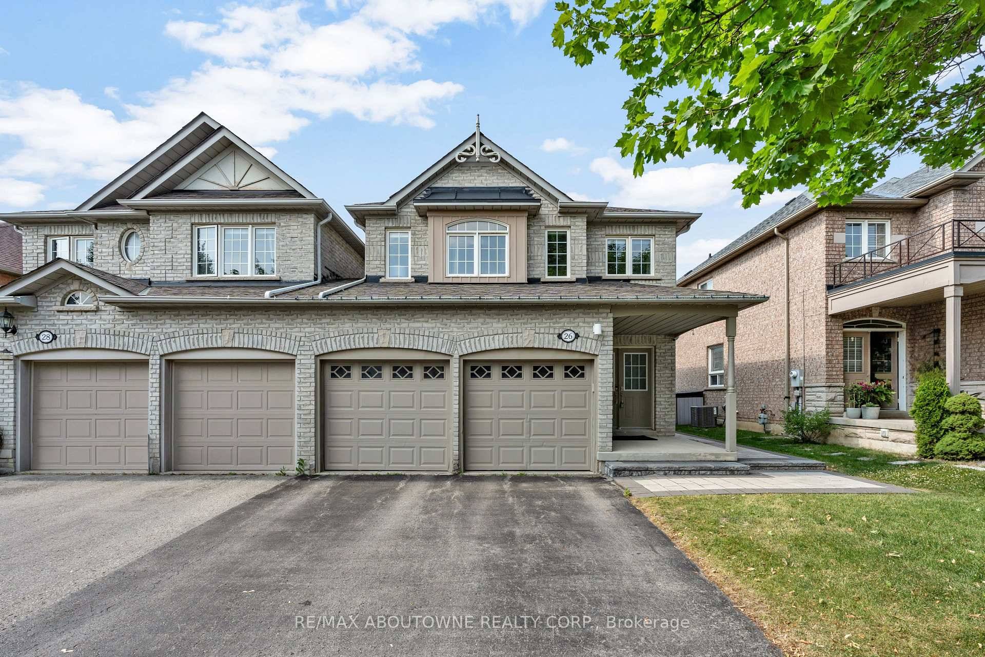 Fully Designer Renovated Double Garage Linked Home Nestled On A Quiet Street Of Northeast Bayview Wellington.