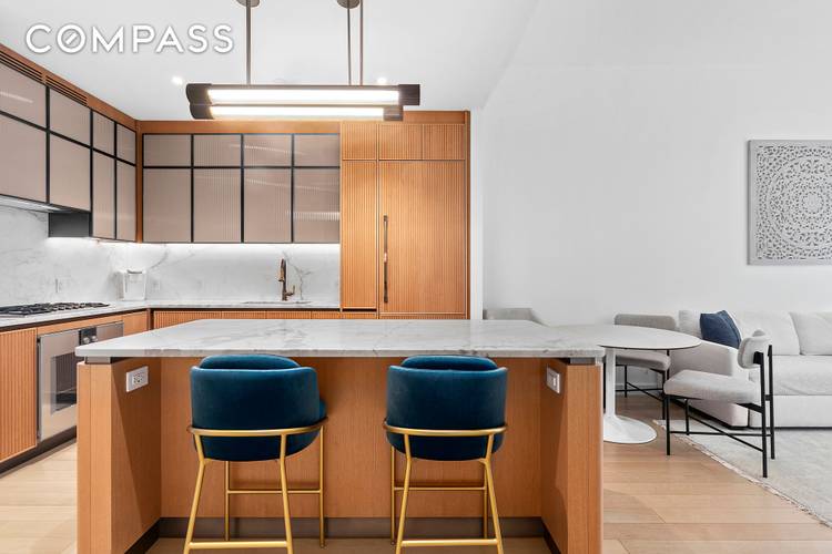 TENANT IN PLACE UNTIL 05 31 2026 Discover High Line living at its finest in this extraordinary one bedroom, one bathroom residence at the dazzling Lantern House condominium, featuring outstanding ...