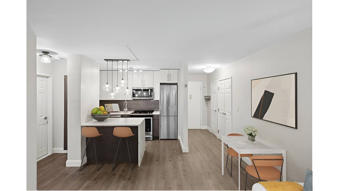 This beautifully renovated one bedroom on the Upper East Side is in mint condition and exactly what today's buyer wants twenty four hour doorman, clean lines, smart design, and true ...