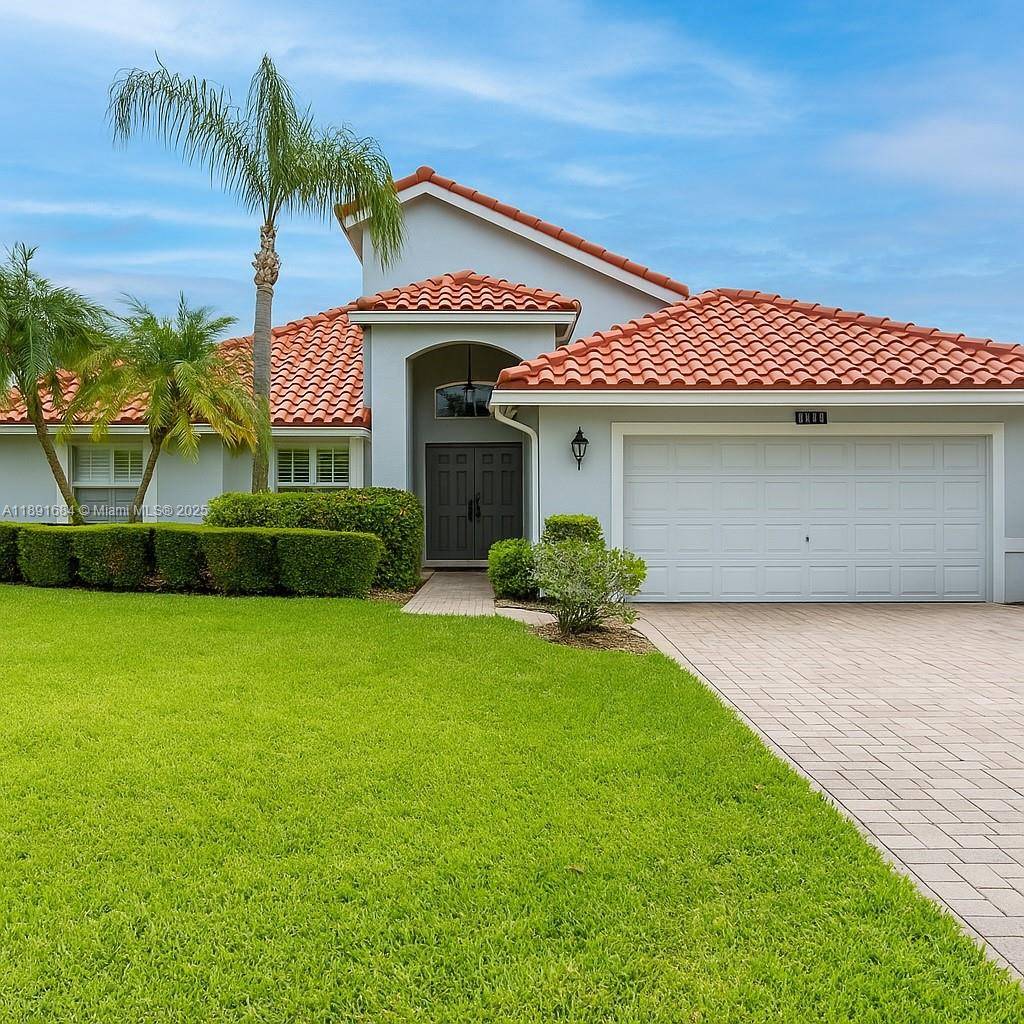BRAND NEW ROOF 2025 ! FULLY RENOVATED 2024 !