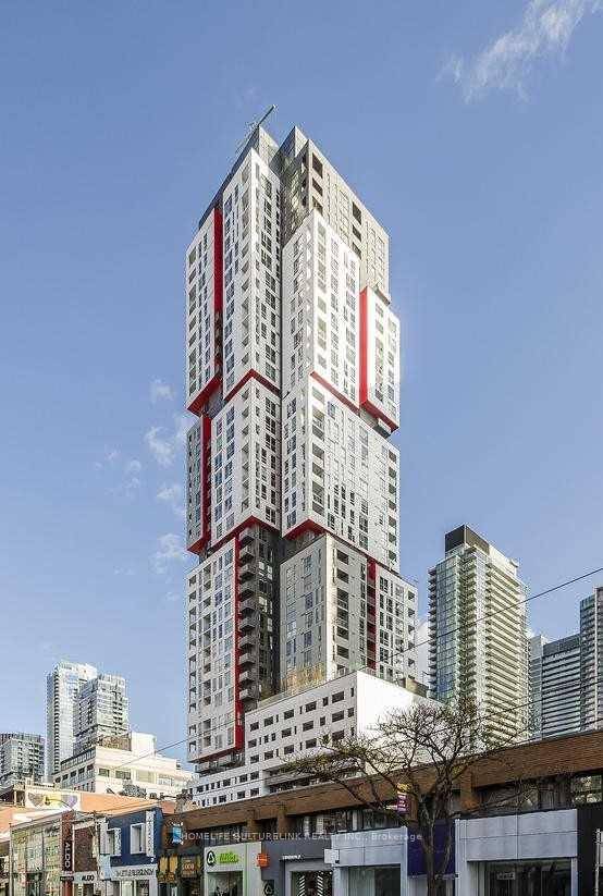 Luxurious one bedroom with study at Picasso on Richmond St W !
