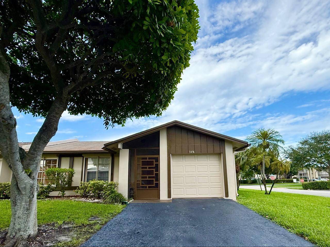 Discover this inviting, corner unit, extremely clean 3 Bedroom, 2 Bathroom fully furnish home with your own private lash garden view, in a desirable Las Verdes neighborhood of Delray Beach.