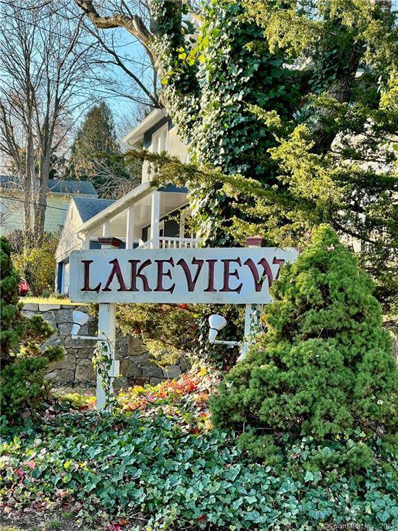 Welcome to 3 Lakeview ! This updated Branford townhouse offers an open concept kitchen dining family room with fireplace.