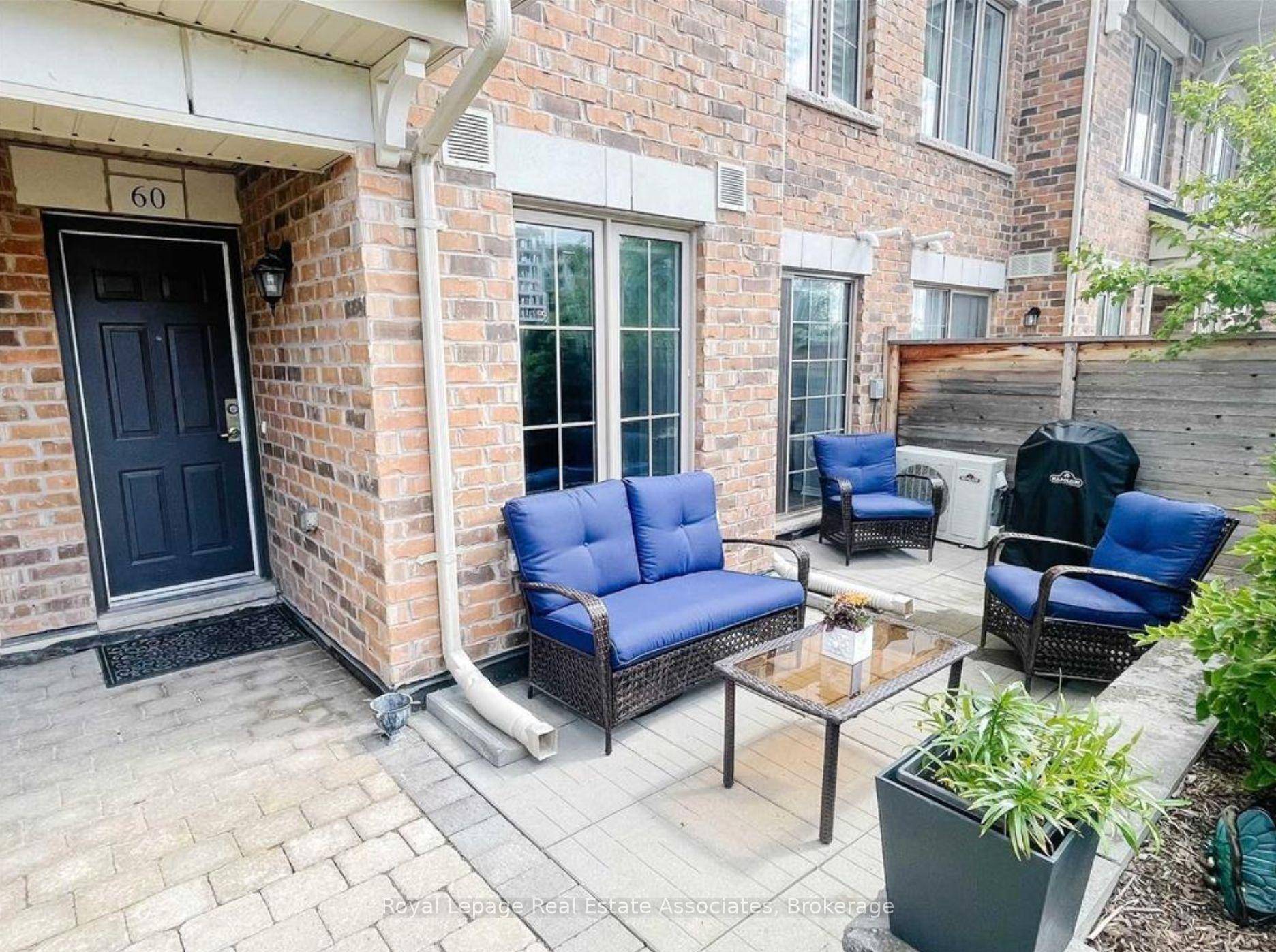 Gorgeous Bungalow Town With Sun Filled West Exposure !