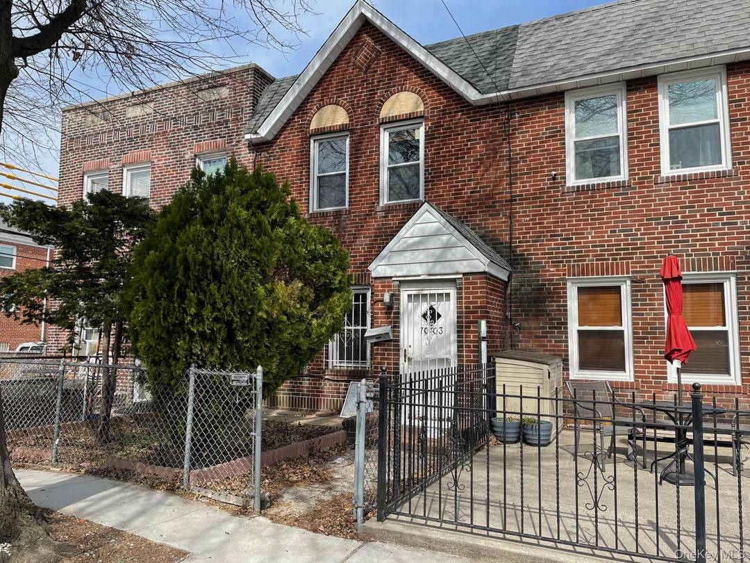 WELCOME TO THIS CHARMING BRICK SINGLE FAMILY HOME, NESTLE IN MASPETH WITH A LOT SIZE OF 18X100 AND A BUILDING DIMENSION OF 18X30.