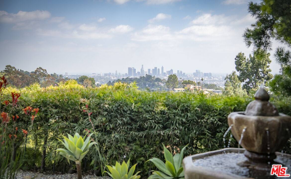 3030   Durand Dr 4.0 Hollywood Hills East LA