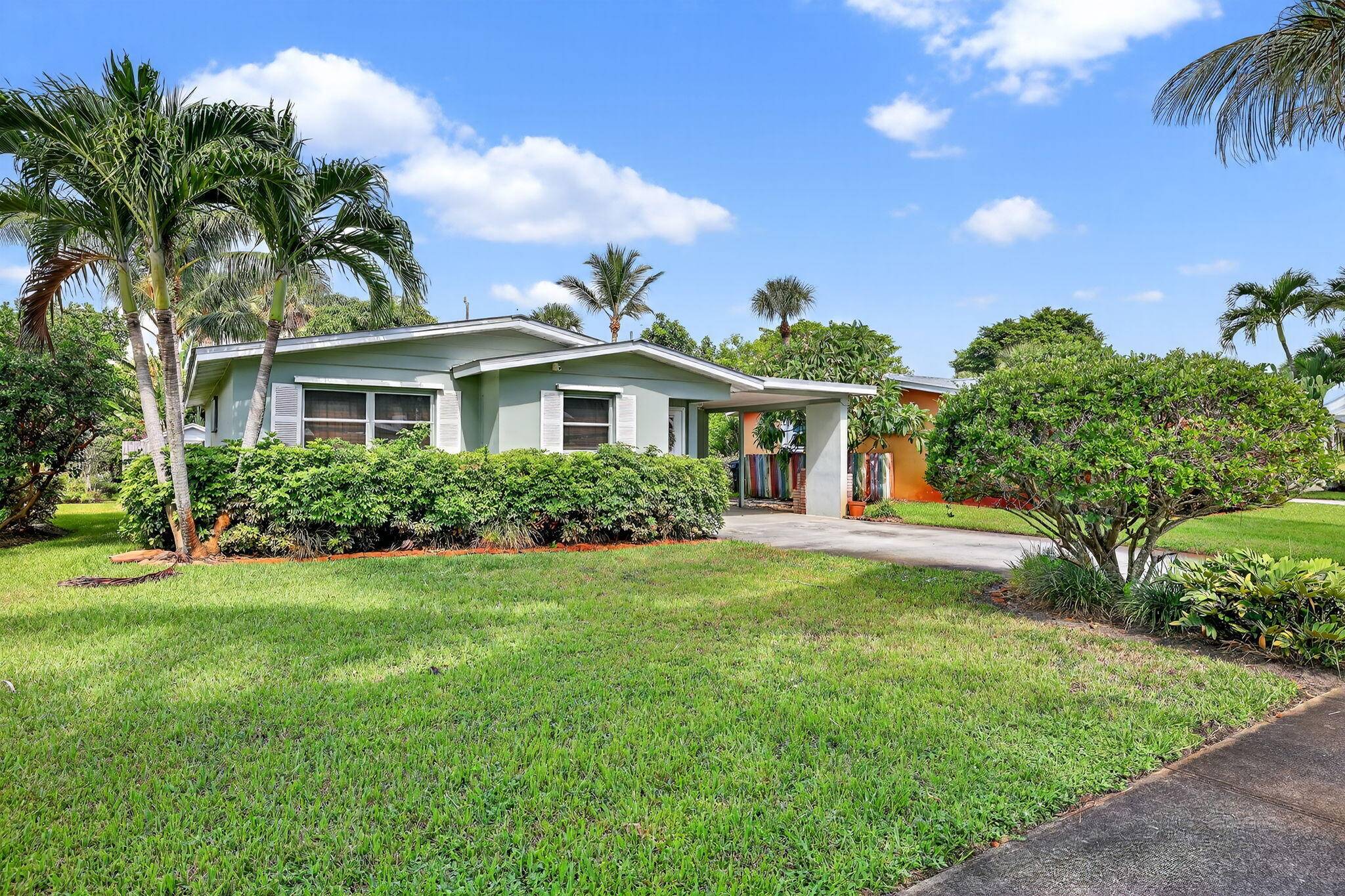 Opportunity Awaits ! Charming 3BR 1BA CBS home ideally located north of Ocean Blvd, perfectly nestled between downtown Stuart and the beaches, minutes to shopping, restaurants and culture !