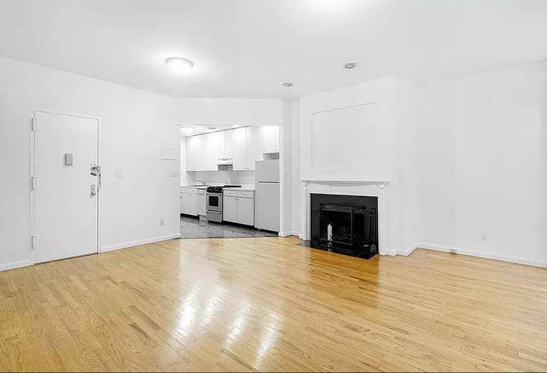 Available for Immediate move in !