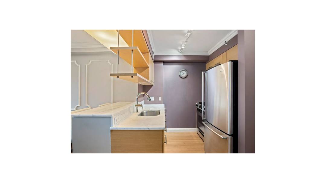 This FULLY FURNISHED one bedroom perched on 43 floor with breathtaking view is right below the Penthouse floor in Bryant Park Tower.