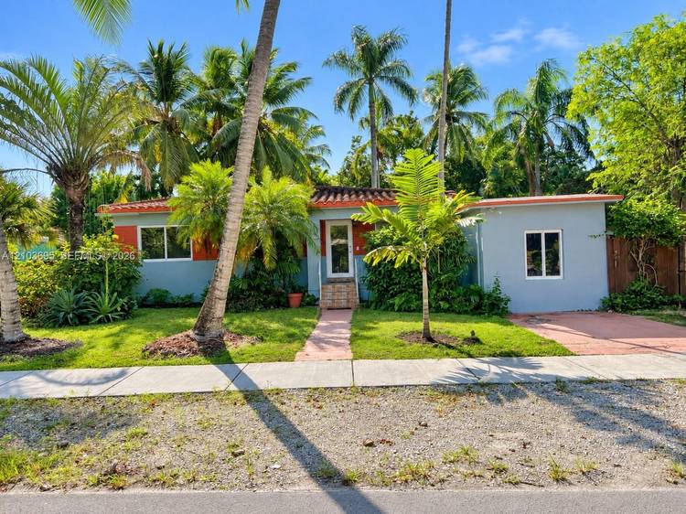 4 BEDROOMS 3 BATHROOMS LARGE 11, 250 SQ.