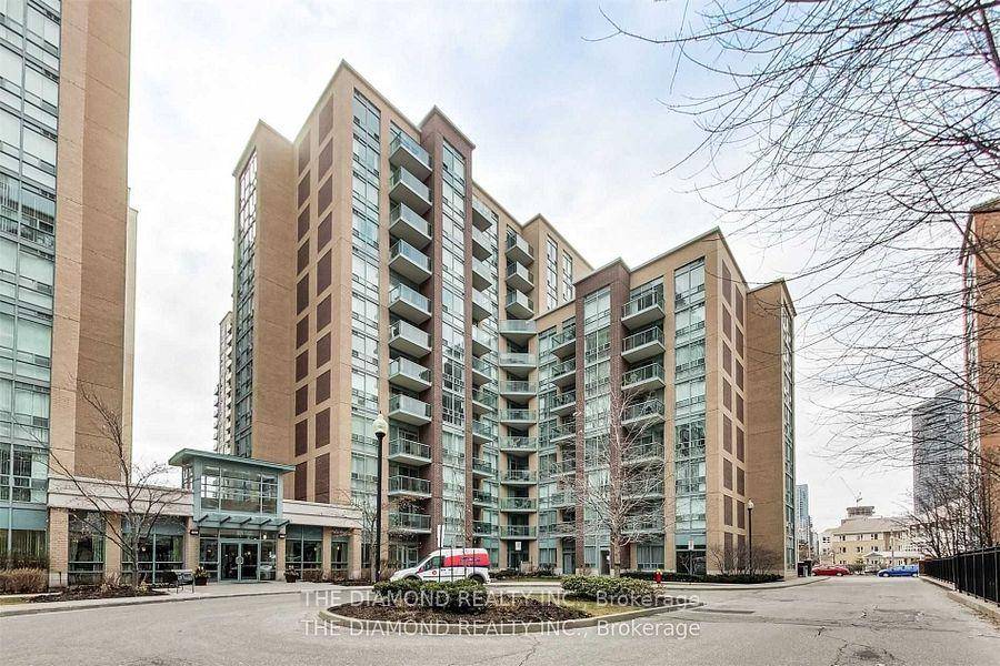 Amazing one Bdr Den Unit Steps From Islington Subway Station.