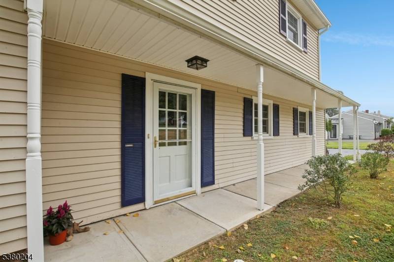 10, 000 BONUS to buyer at closing !