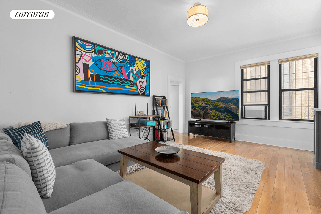 304 West 89th Street is an intimate 36 unit co op built by noted architect Rosario Candela in 1923.