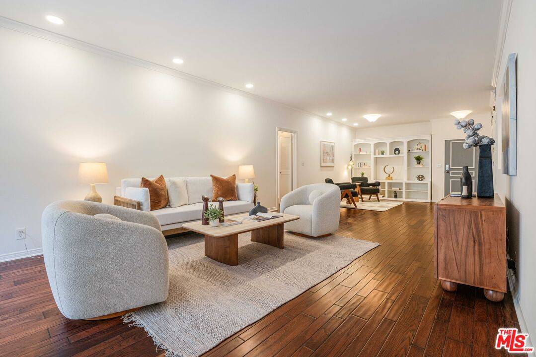 11737   Darlington Ave 2BR Brentwood La