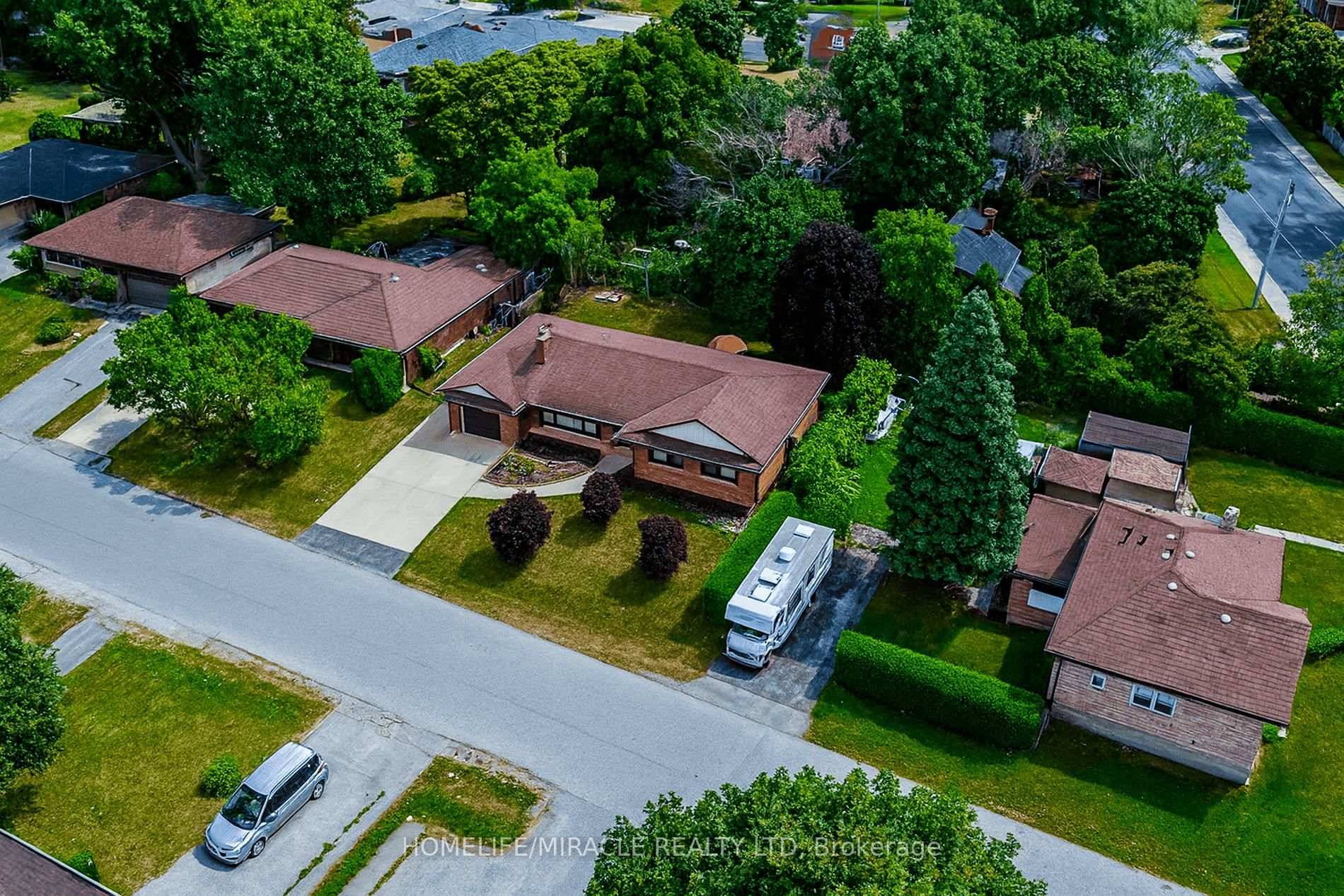 Welcome to 18 Manor Place, a beautifully maintained and spacious bungalow offering comfort, versatility, and convenience in one of Stoney Creeks most desirable neighborhoods.