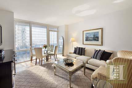 VACANT APT, EASY TO SHOW Luxurious, High floor One bedroom, with balcony now available in the South Tower of The Edge, Williamsburg's most coveted address.