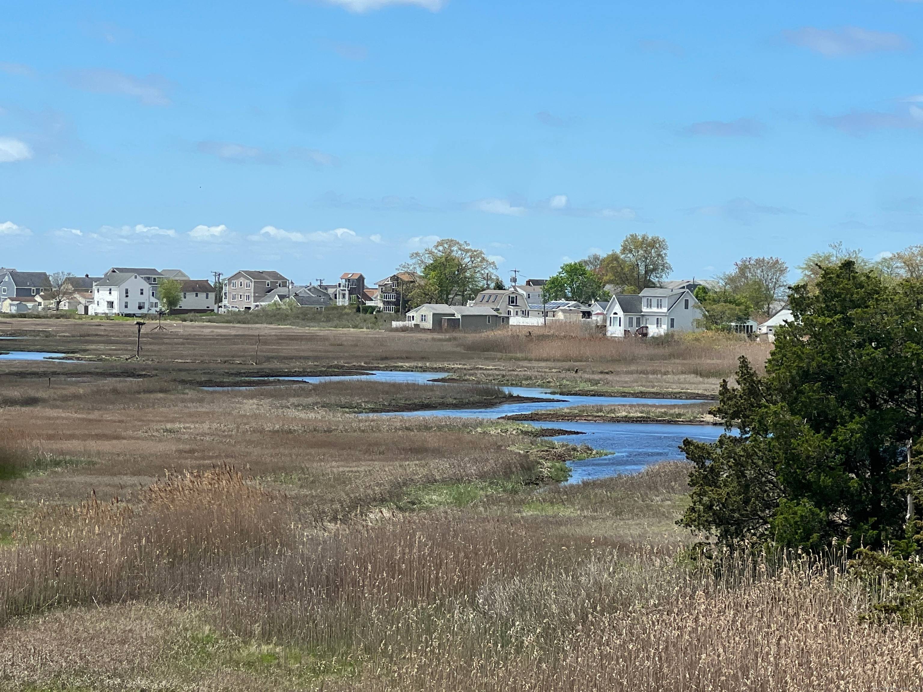 No Flood Insurance Required !