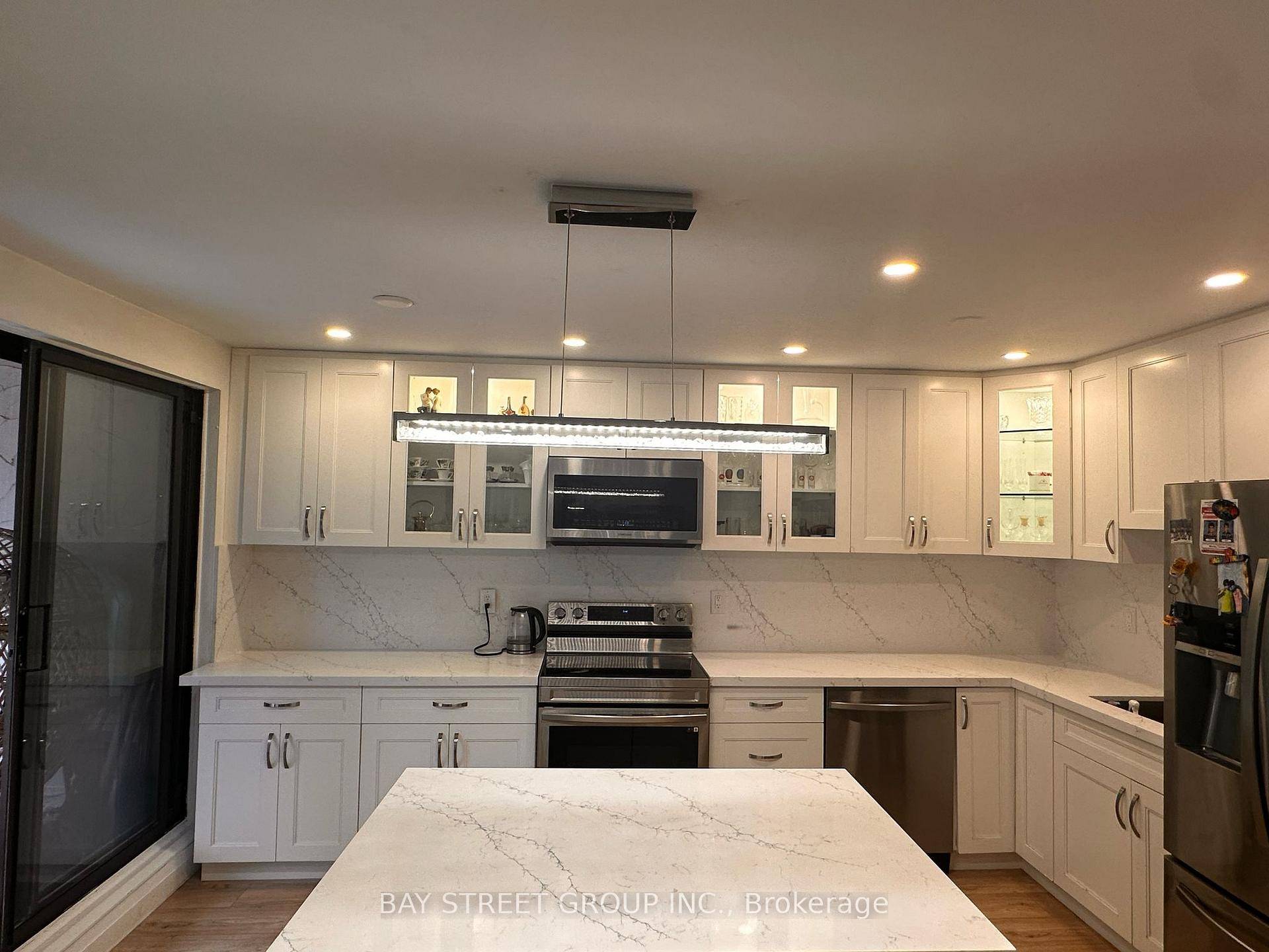 FURNISHED or Unfurnished for less New renovated Great 3 Storey Townhouse In Family Friendly Complex Just right less than a mint to the Park !