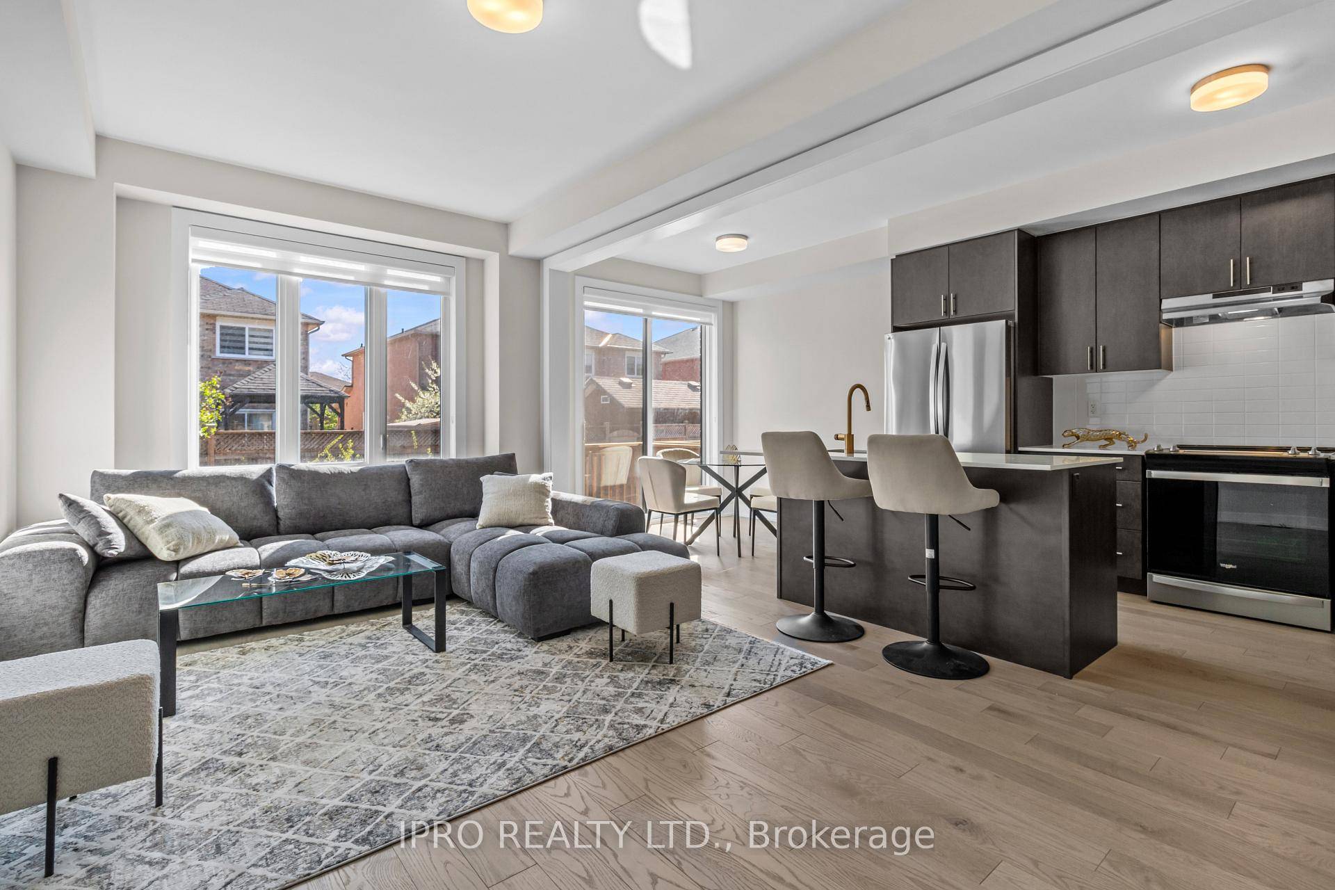 Welcome to this brand new townhome nestled in the heart of West Oak Trails, one of Oakvilles most beautiful and established neighbourhoods.