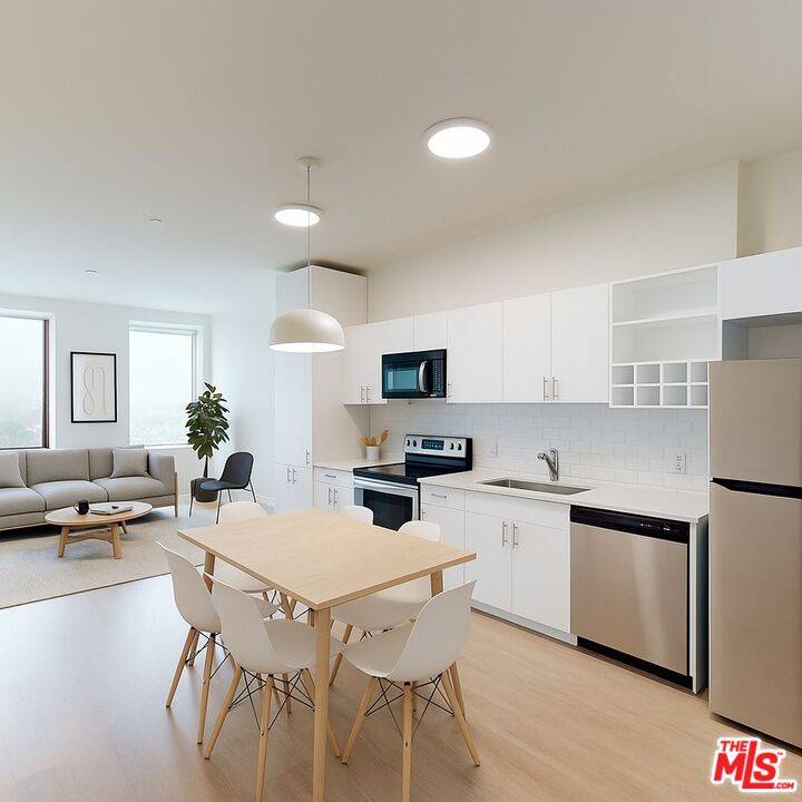 3810   Wilshire Blvd 2BR La