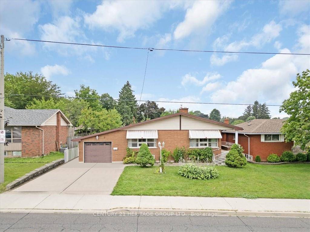 This West Mountain gem is perfect for multi generational families, investors, or anyone looking to secure their child's future near Mohawk College !