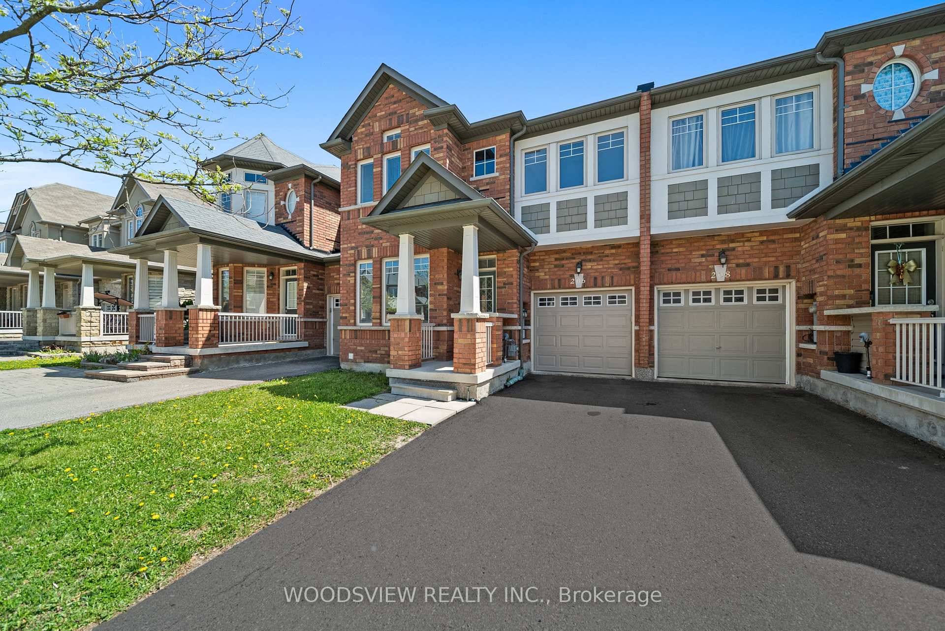 Stunning 4 Bedroom Townhome in Prime Jefferson Location Move In Ready !