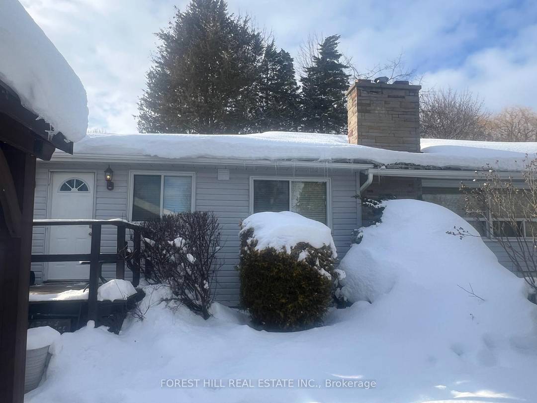 Welcome to this adorable and fully furnished spacious 4 bedroom bungalow in Innisfil, just steps away from beautiful Lake Simcoe.