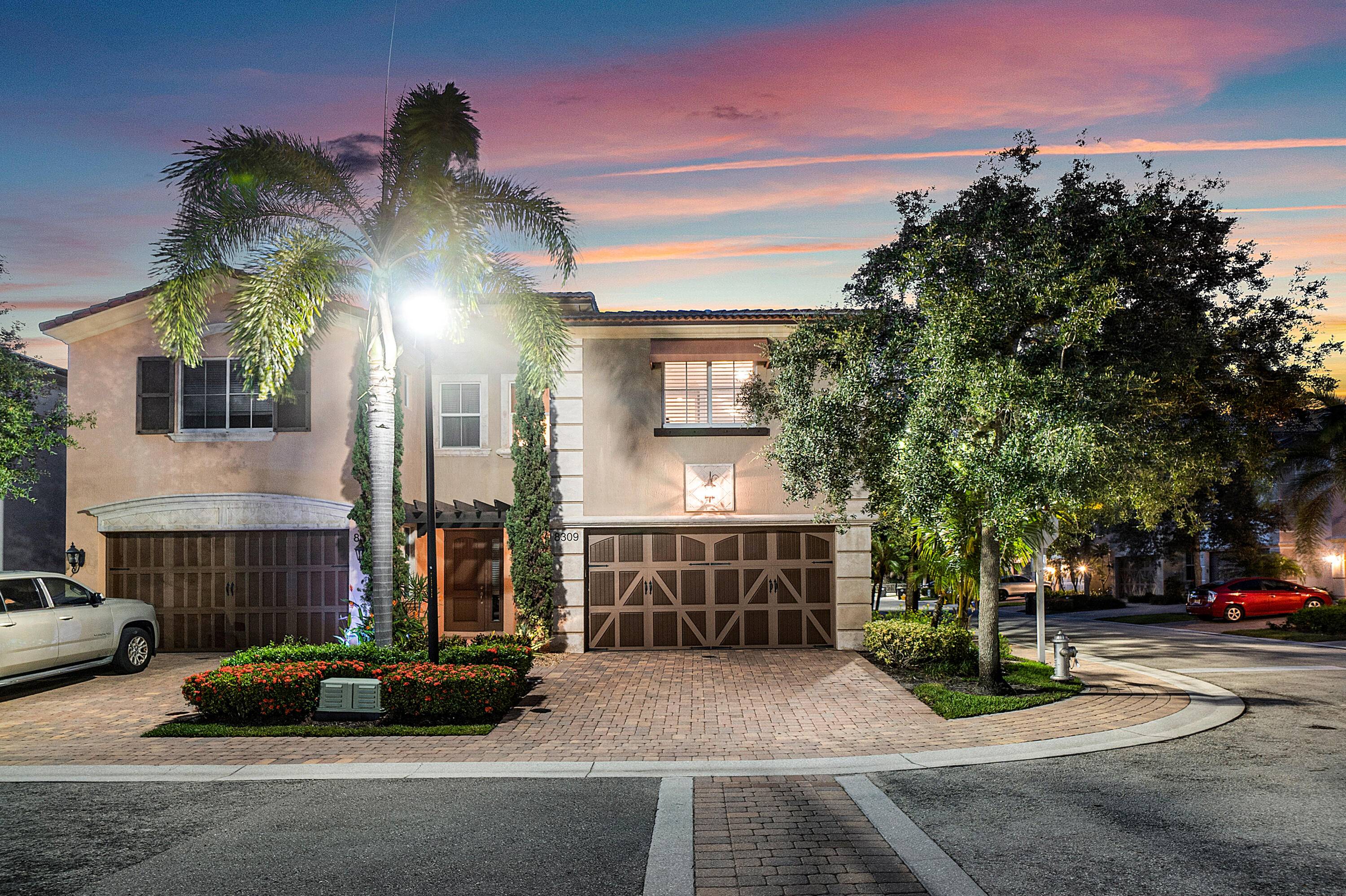 MUST SEE ! Immaculate corner unit townhome in sought after Oakton Preserve !