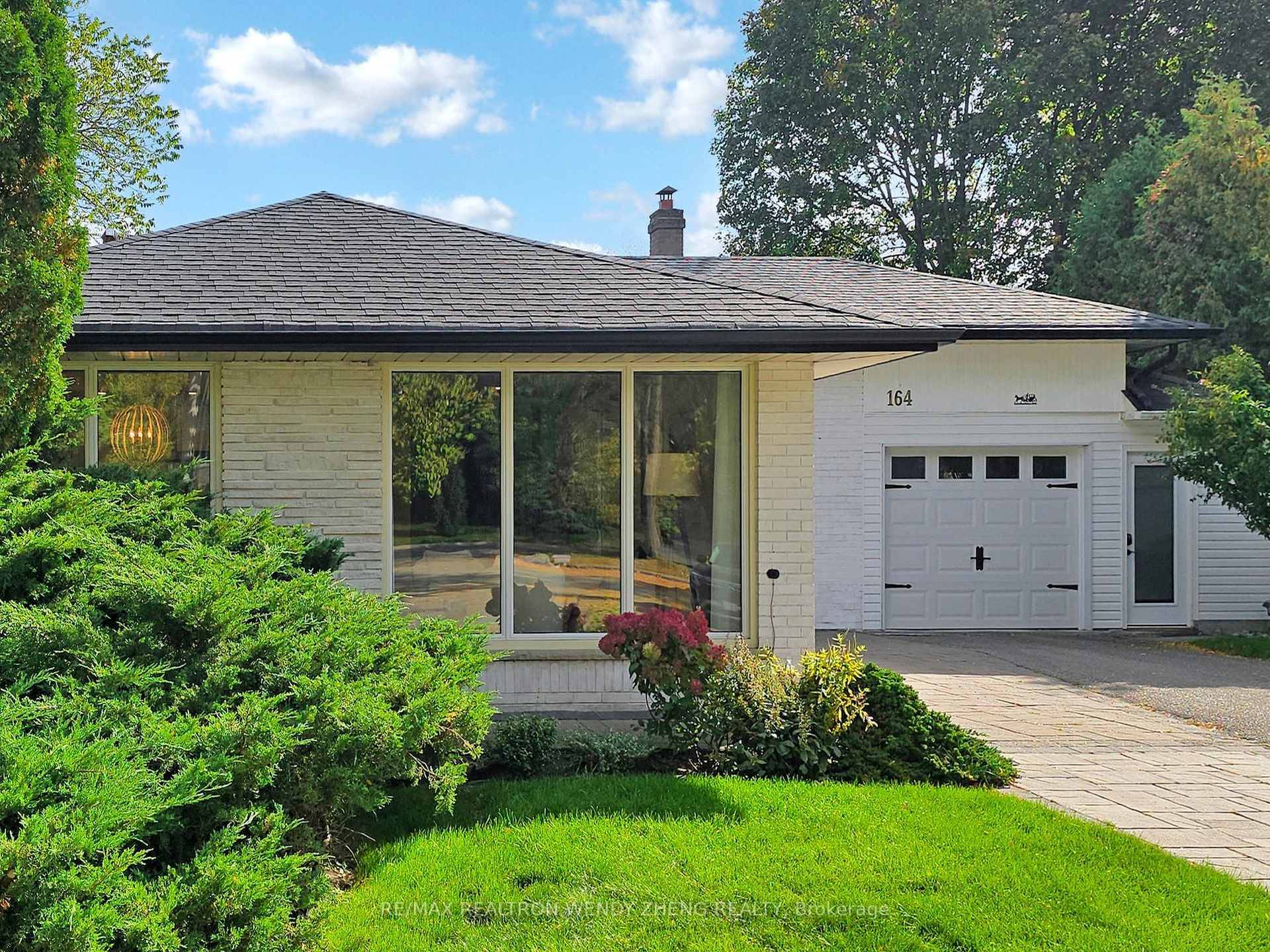 Open House Sat 10 11 amp ; Sun 10 12 2PM 4PM Welcome to Your Opportunity in the Highly Sought After Mill Pond Community !