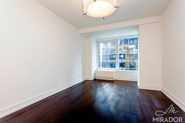 New York Plaza, a sparkling glass tower perched at the Southern tip of Manhattan, redefines elegance and sophistication among the highest quality Manhattan rental residences.