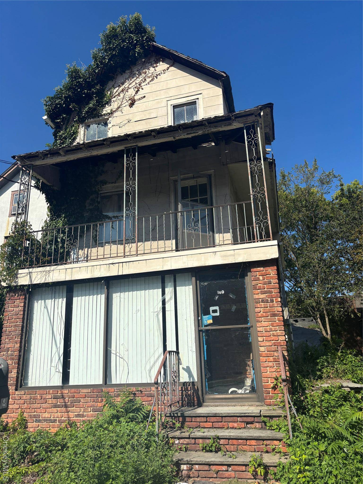 Investment Opportunity in Scarsdale RB Zoning Retail Business District Prime opportunity to own in the heart of Scarsdale.