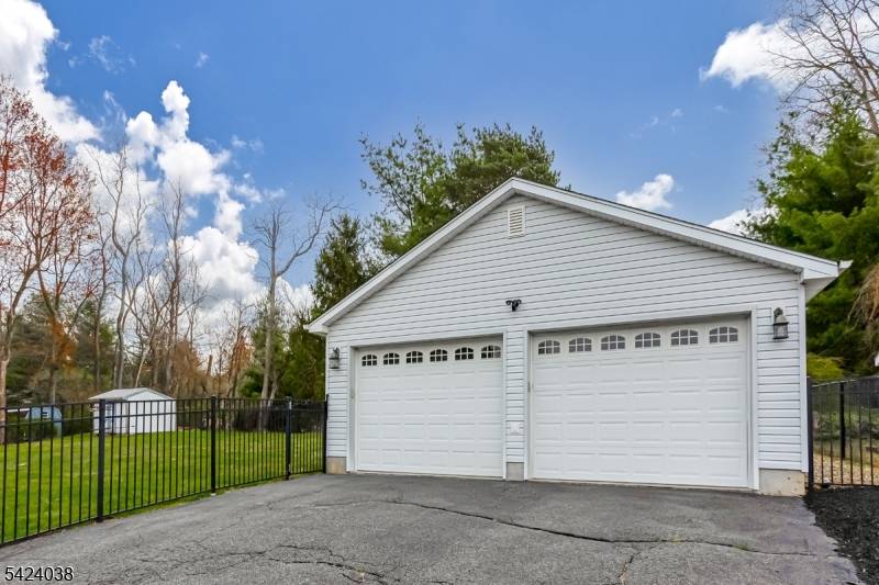 Impressive 4 bedroom Colonial located in the sought after Succasunna section of Roxbury, offering all Public Utilities and over 3, 062 sq ft of finished living space not including the ...