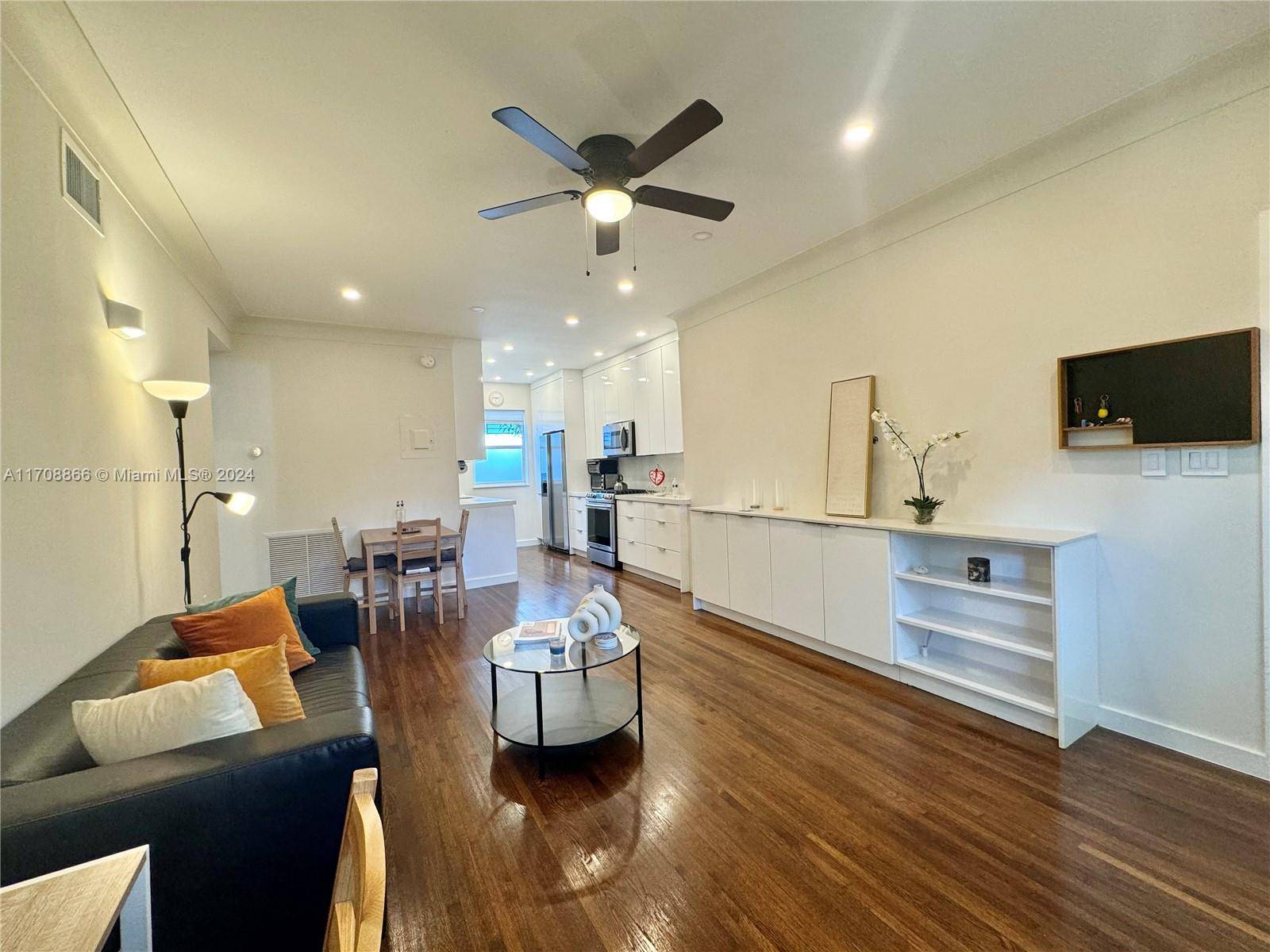 AMAZING INVESTMENT ! Step into this Tropical 2 bed 2 bath condo at the very well maintained building !