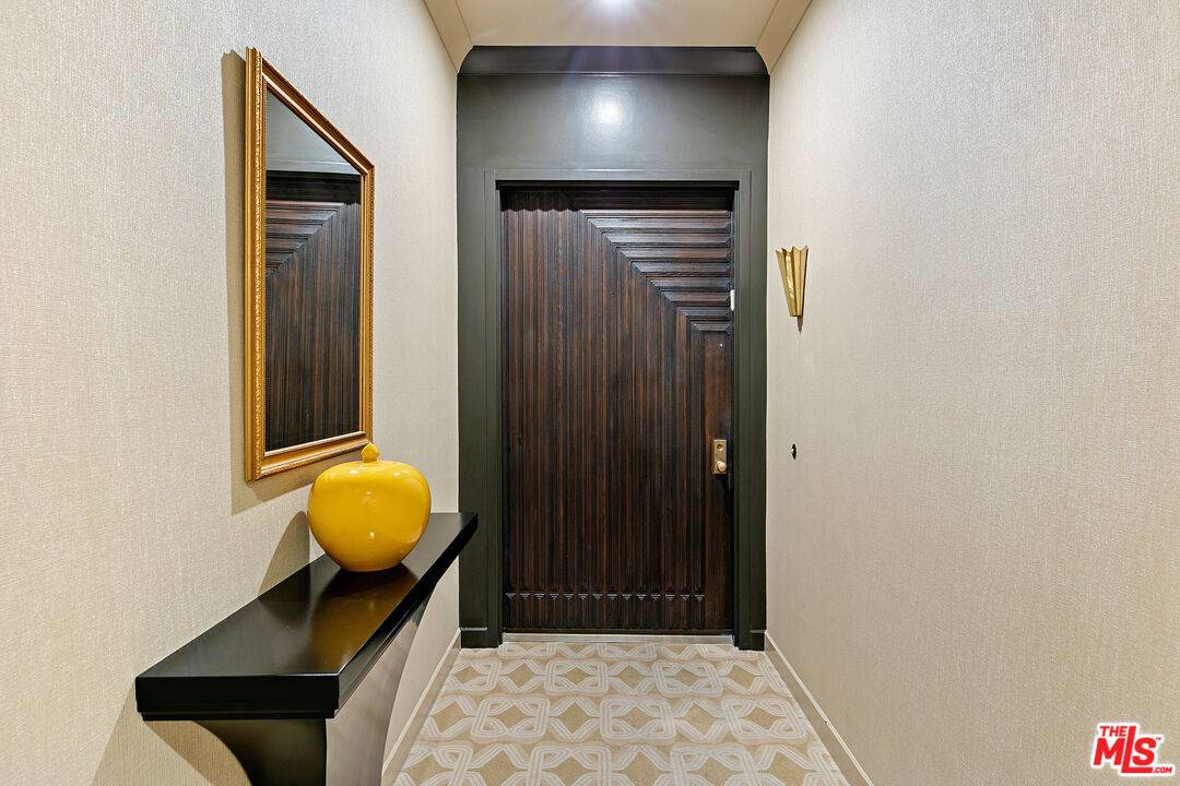 2397   Century Hl 2BR Beverlywood La