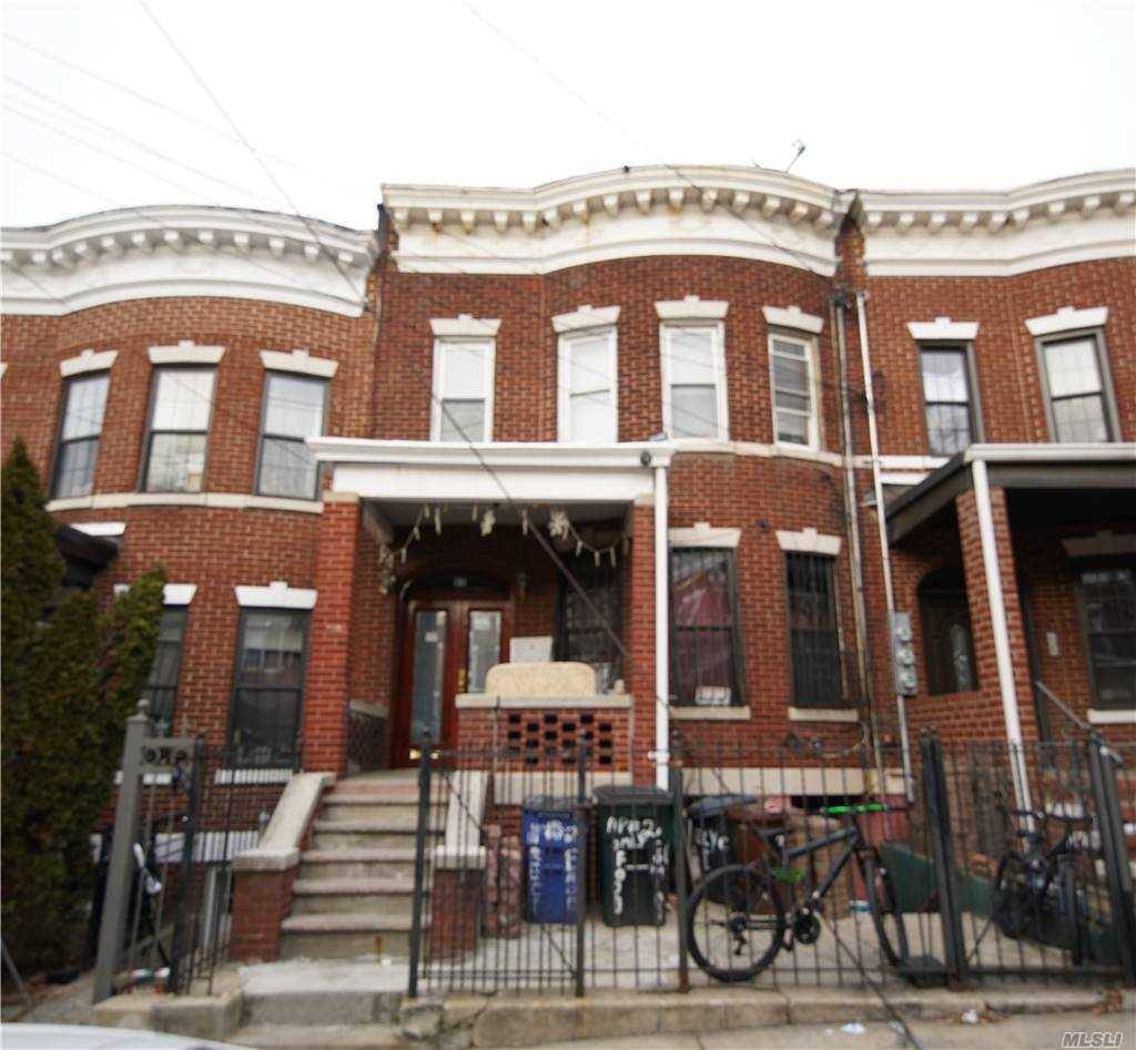 Discover the perfect opportunity for comfortable living and investment at 21 Charlotte Street in the heart of Ridgewood.