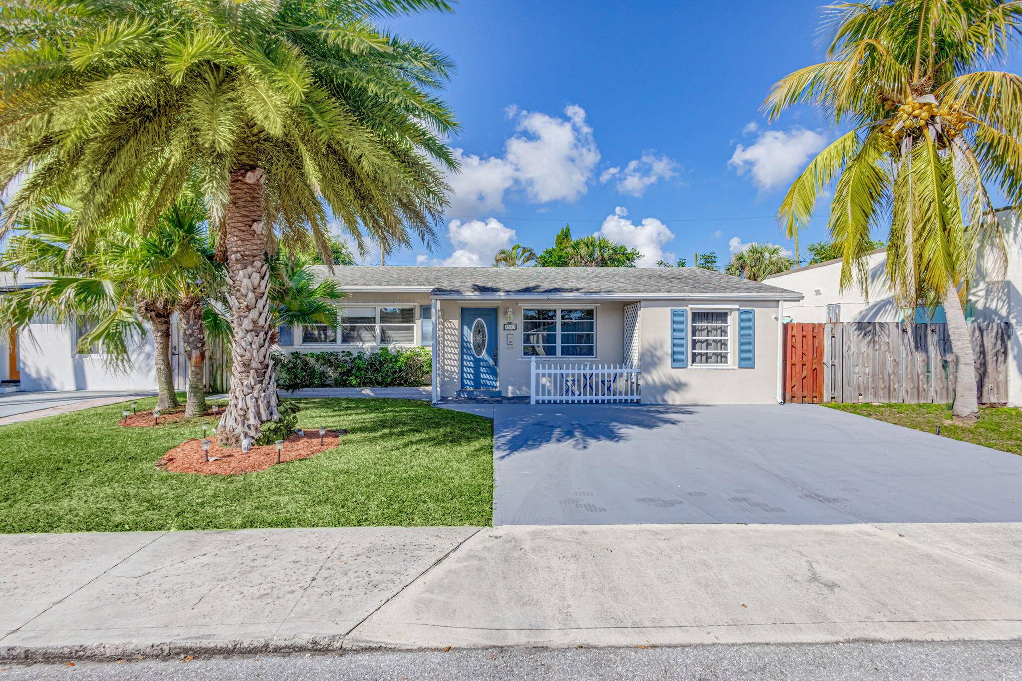 Wow ! nearly 2, 000 square feet under air and 4 bedrooms and 2.