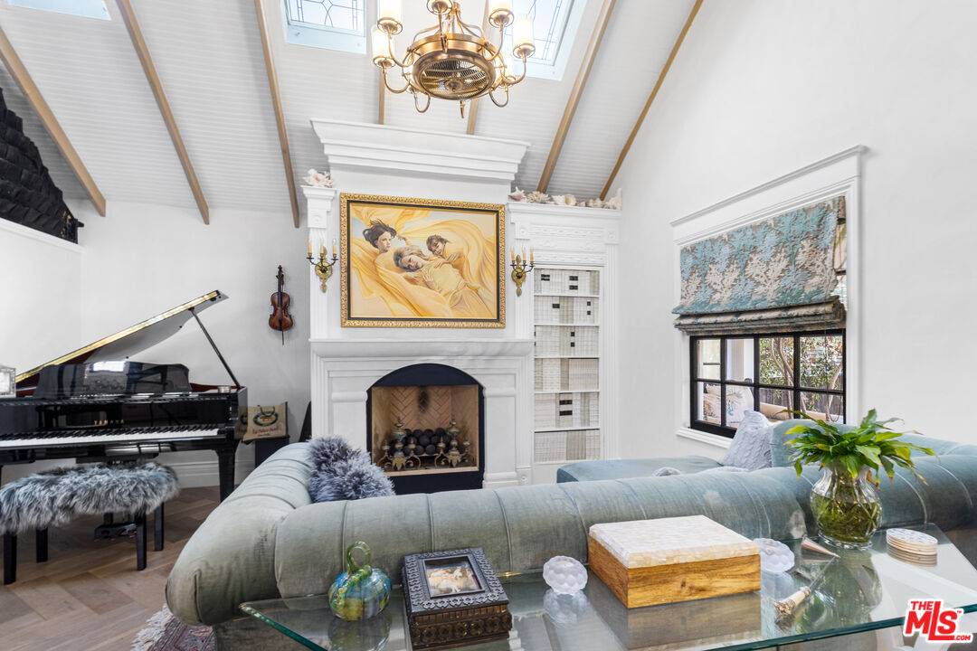 2116   3rd St 9BR Santa Monica La