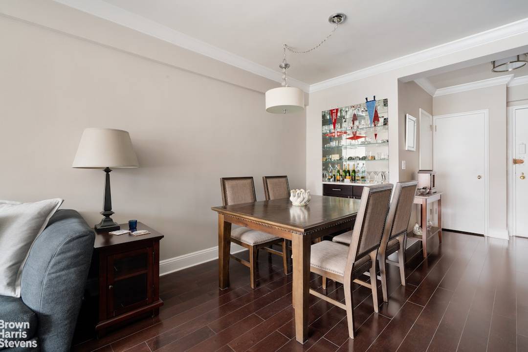 Bright, quiet, and perfectly located in the heart of Murray Hill Residence 8H at 35 Park Avenue is a masterclass in classic comfort in a full service co op setting.