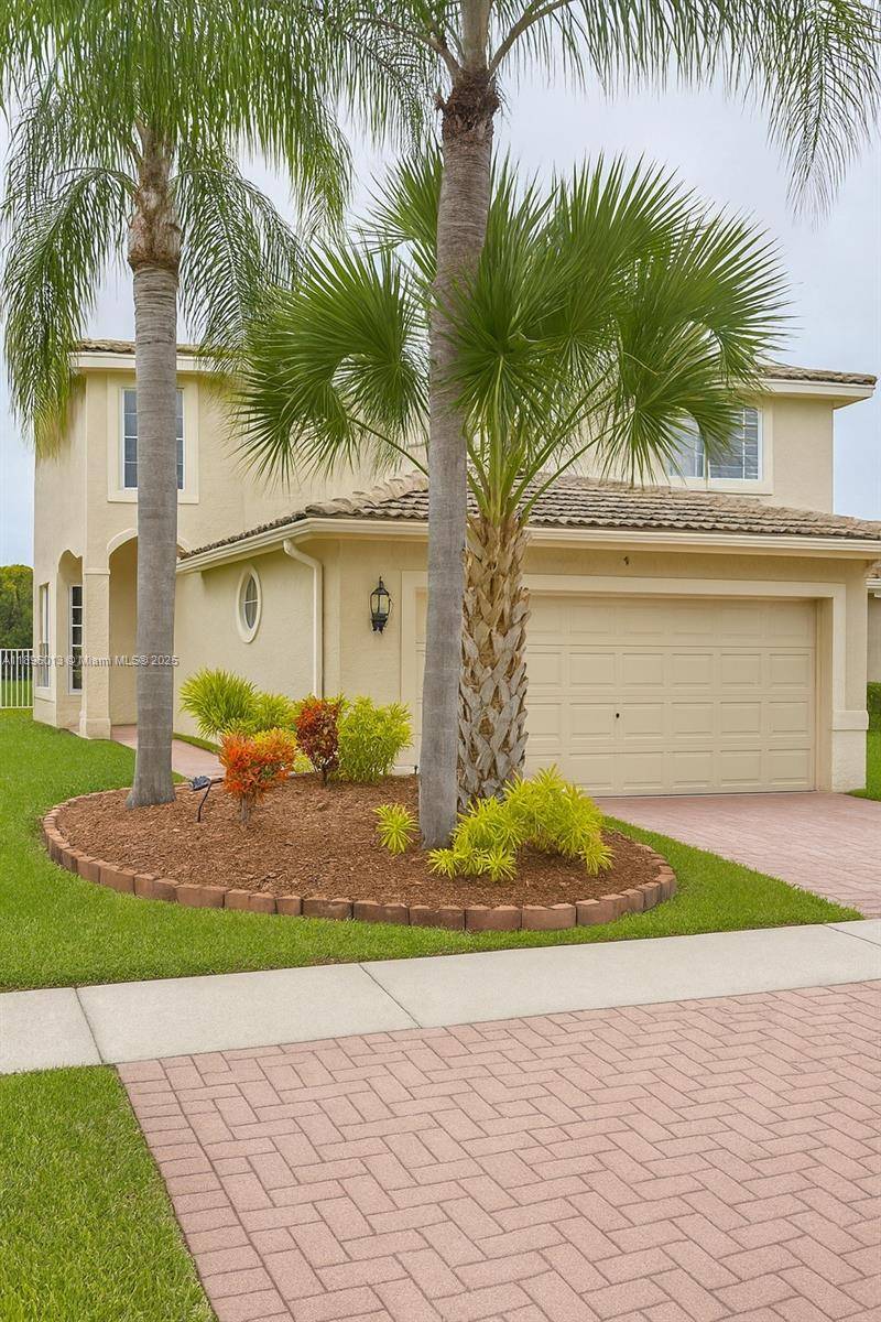 Beautifully upgraded 5 bedroom 3bbathroom home in the prestigious gated community of Silver Shores Features include a fully renovated kitchen with granite countertops, wood stairs, and updated bathrooms with granite ...